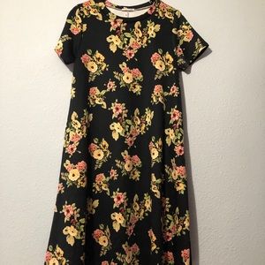 black floatable dress